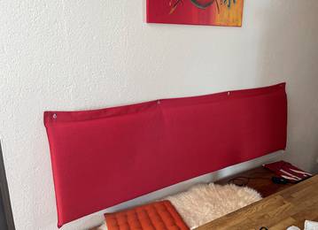 Wandkissen zum Aufhängen nach Maß für Vorzimmer in der Farbe Uni-Living Red