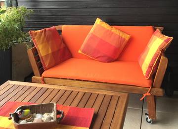 Gartenbankauflage mit Rücklehne nach Maß in der Farbe Sunny Orange