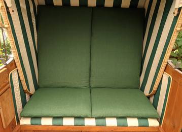 Niedriglehner Auflagen nach Maß für einen Strandkorb in der Farbe Uni-Living Dark Green Niedriglehner Auflagen nach Maß für einen Strandkorb in der Farbe Uni-Living Dark Green
