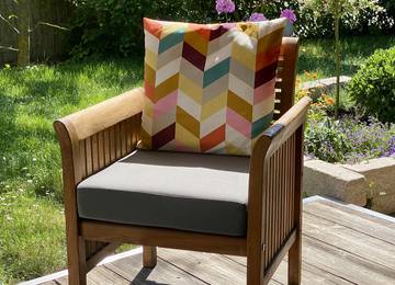 Lounge Sitzkissen nach Maß mit farblich passsenden Zierkissen/Rückenkissen für Lounge-Möbel in der Farbe Panama Charcoal
