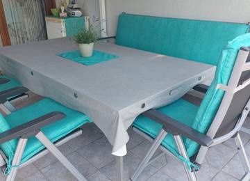 Hochlehner Auflagen mit Saumrand 120 x 50 x 8 cm mit passenden Zierkissen 60 x 40 cm und Bankauflage mit Rckenlehne 57-48x181x8cm in der Farbe Moma Turquoise
